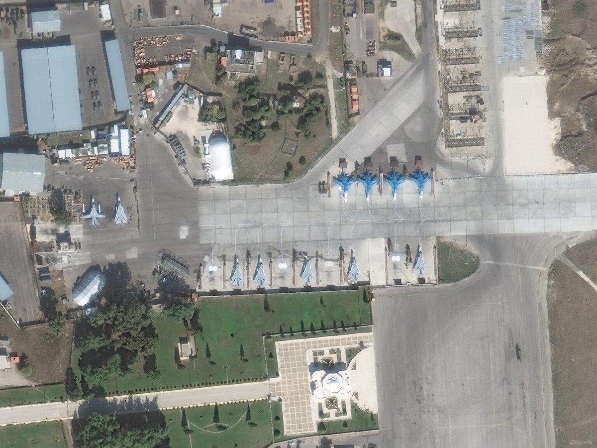 заметно су. военный аэродром ханкала. су-57 двухдвигательный. миг-21 в калуге. аэропорт латакия сирия.