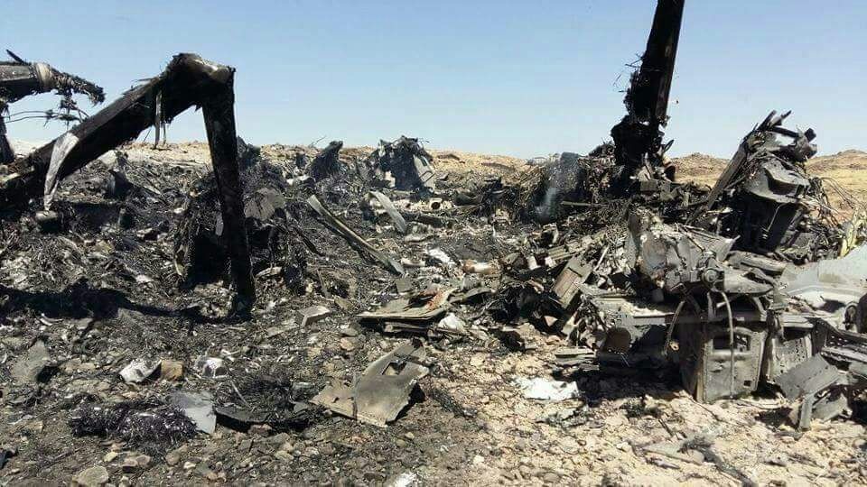 Les débris du V-22 Osprey, diffusés sur les réseaux sociaux, après avoir été détruits par une frappe aérienne.