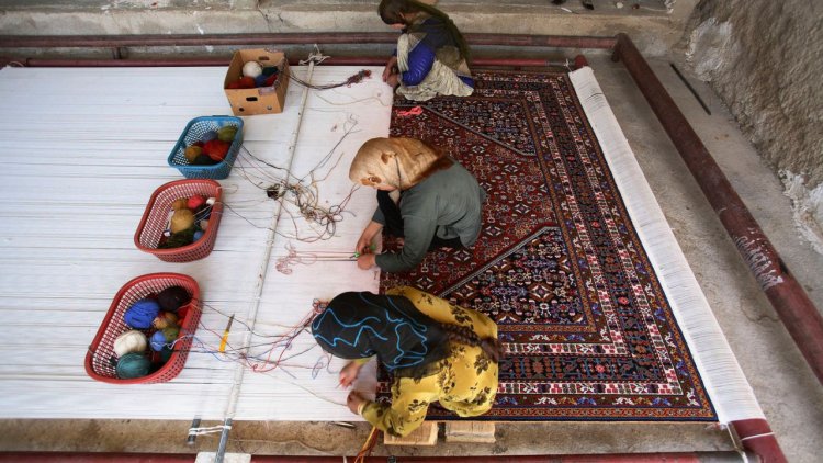 What Makes Persian Hand-Woven Carpet So Exraordinary? | Financial ...