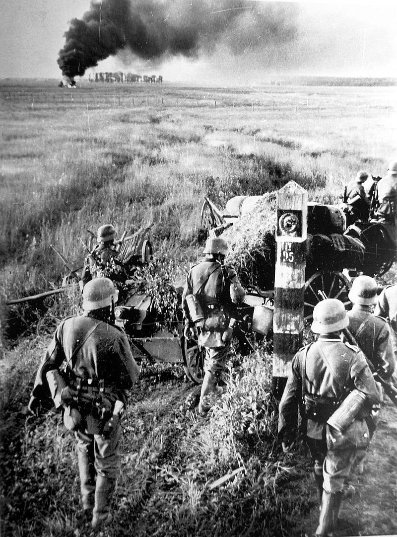 German troops crossing the Soviet border.jpg
