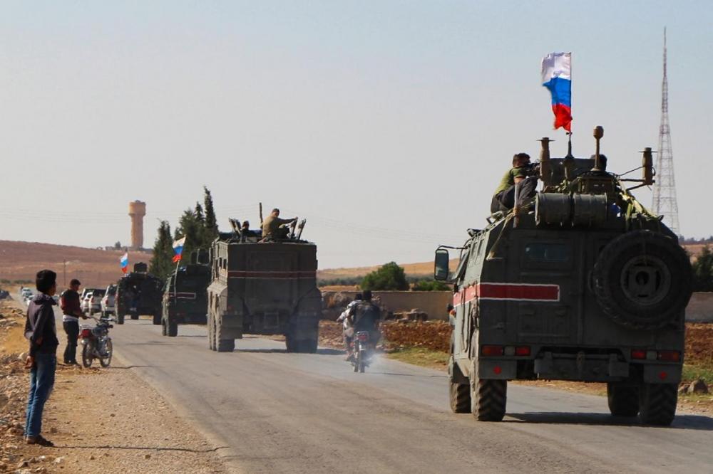 جريدة الوطن | إصابة ٣ جنود روس بانفجار استهدف الدورية المشتركة الروسية التركية ال٢١ عند أريحا على طريق «M4»