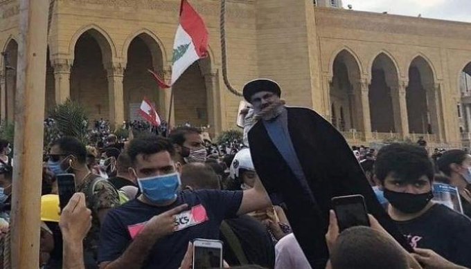 إعدام دمية لزعيم حزب الله خلال مظاهرة سابقة في لبنان