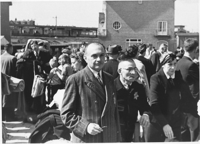 Deportation von Juden aus Amsterdam nach Westerbork. 1943. Foto PD
