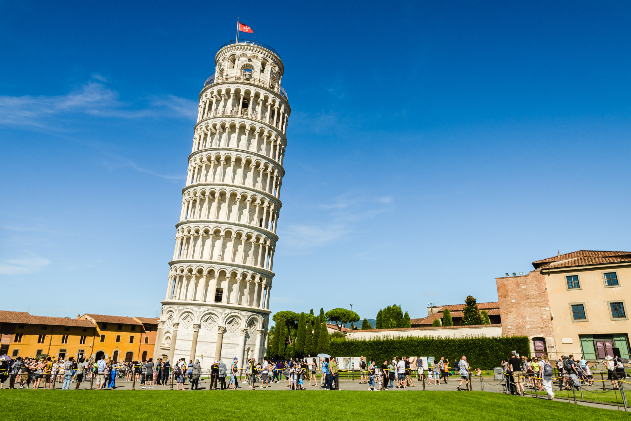 برج بيزا المائل يستقيم! أشهر الأماكن الأثرية في إيطاليا يزداد استقامةً مع  مرور الوقت