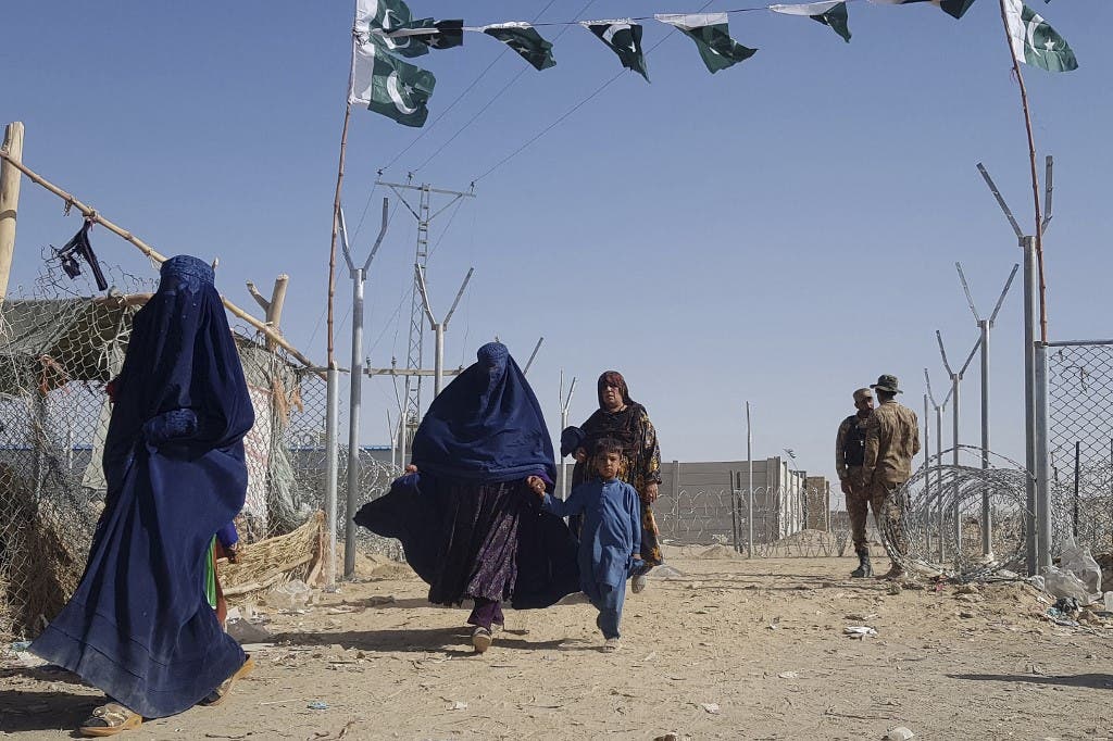 נשים אפגניות בגבול בין פקיסטן לאפגניסטן - ארכיון