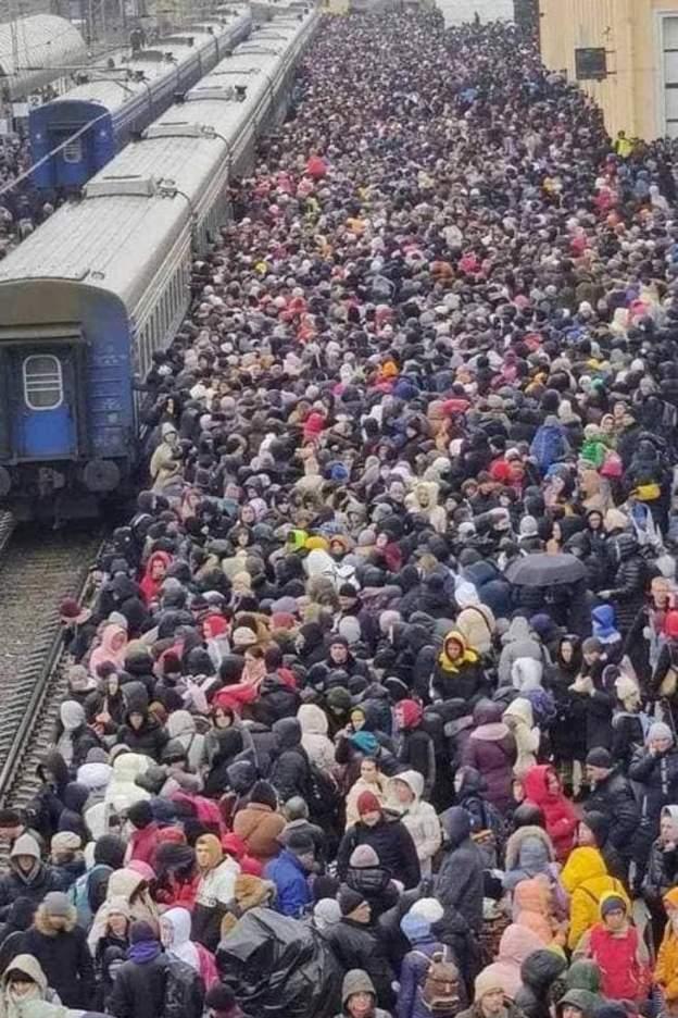 אלפים נאבקו להתפנות מחרקוב באמצעות רכבת