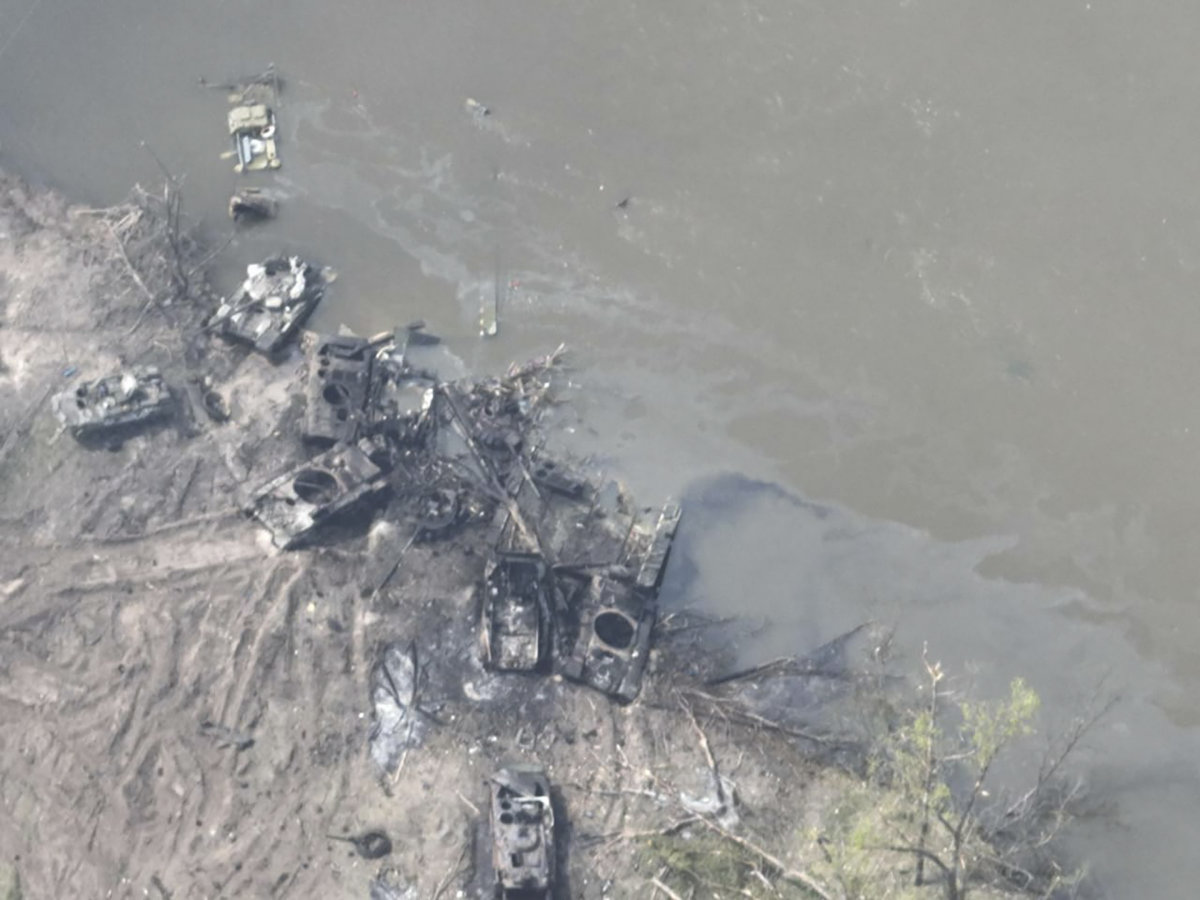القوات الروسية تتكبد خسائر فادحة في فشل عبور النهر في شرق أوكرانيا - Khaleej Talks