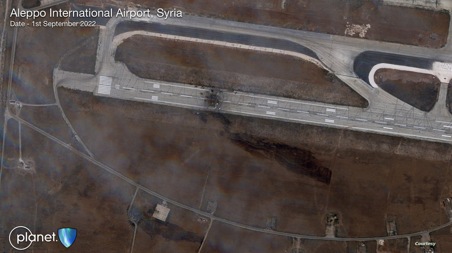 תמונות לוויין מציגות נזק למסלול הנחיתה של נמל התעופה הבינלאומי בחלב לאחר שהוא היה נתון לתקיפה אווירית