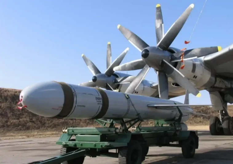 רוסיה יורה טיל Kh-55 עם ראש נפץ גרעיני דמה לעבר קייב