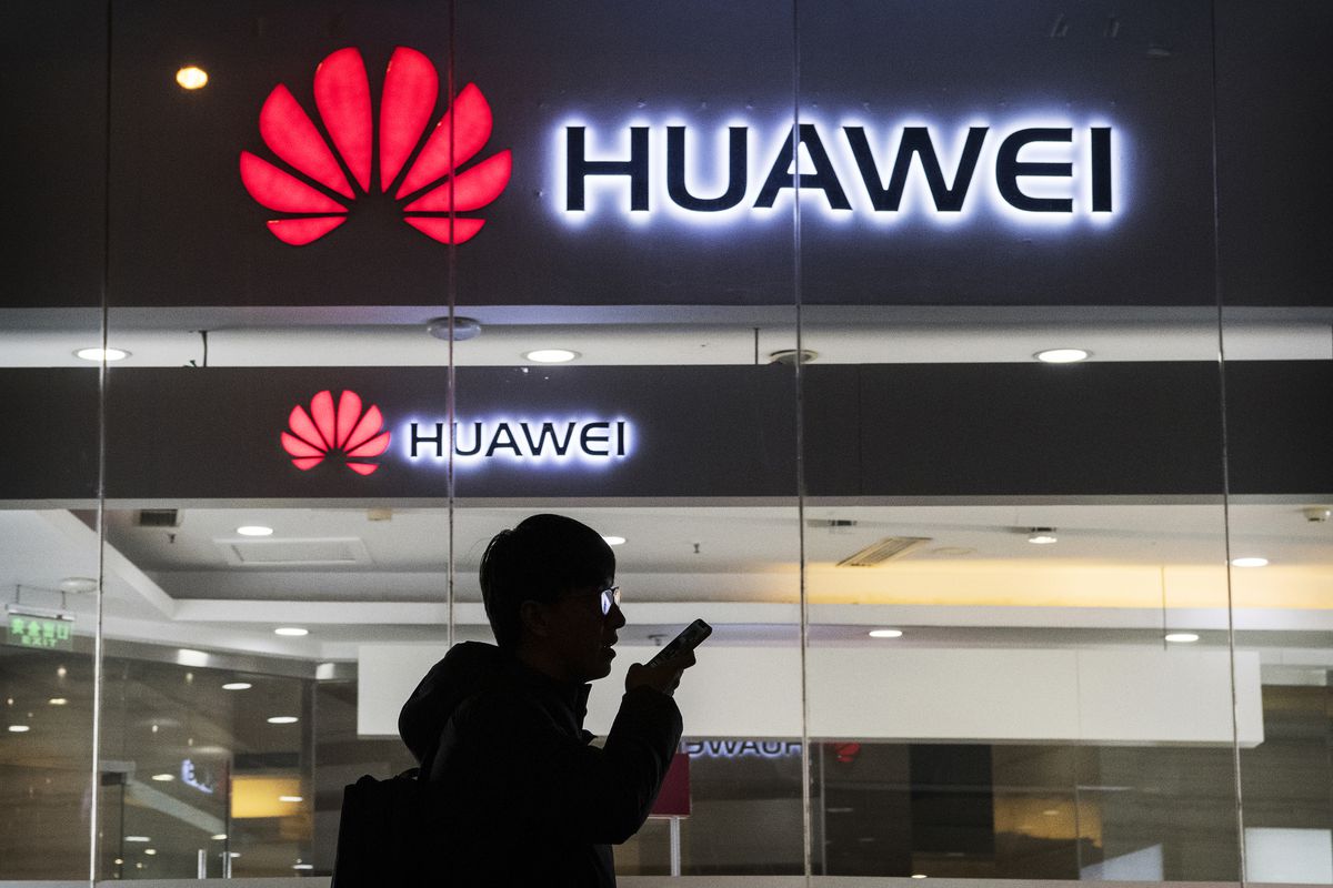 Huawei Stores in Russia Stop Selling Products to Visitors - Caspian News