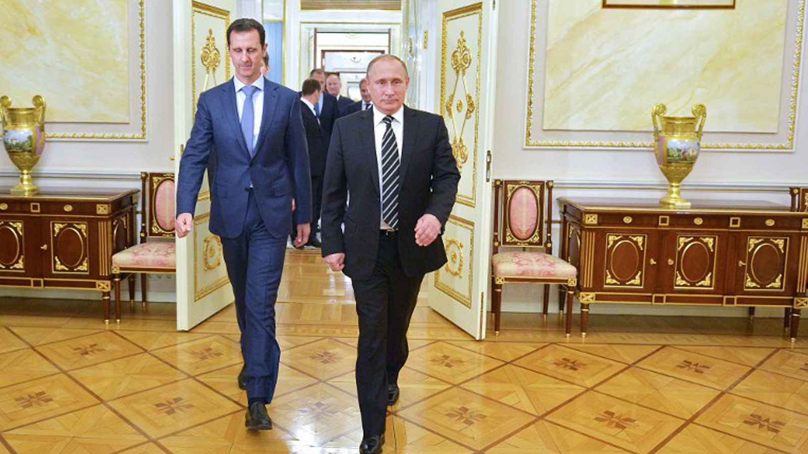 المدن - بوتين يفكّ عزلة الأسد ويدعوه لحل سياسي