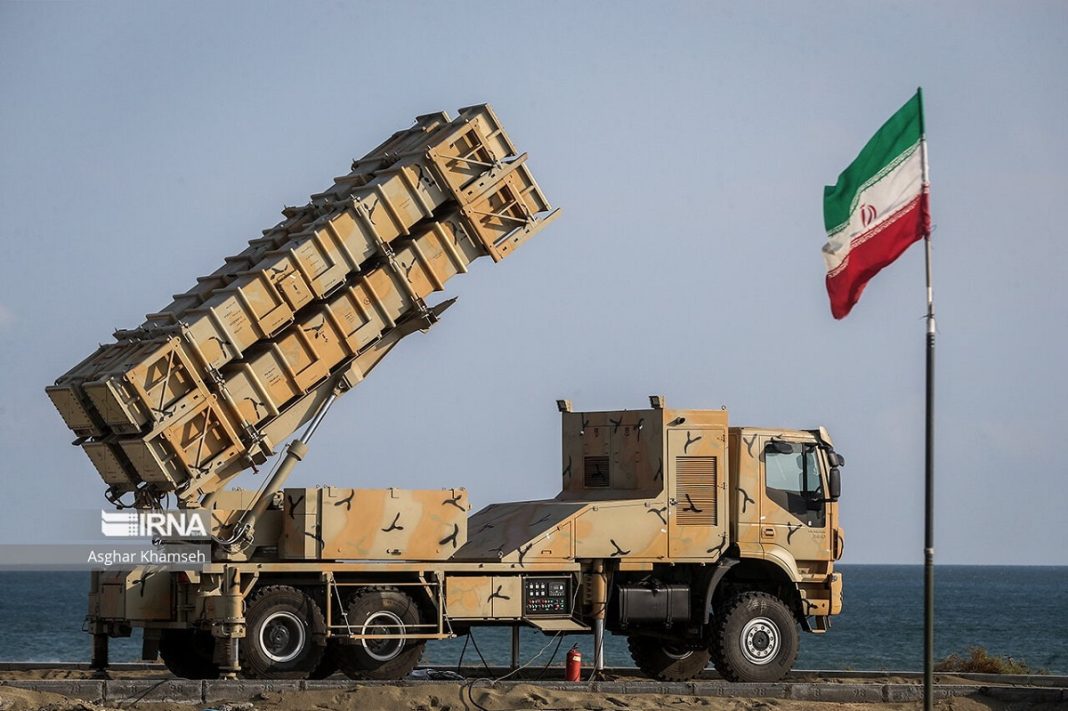 L'armée iranienne teste un missile de défense - Iran Front Page