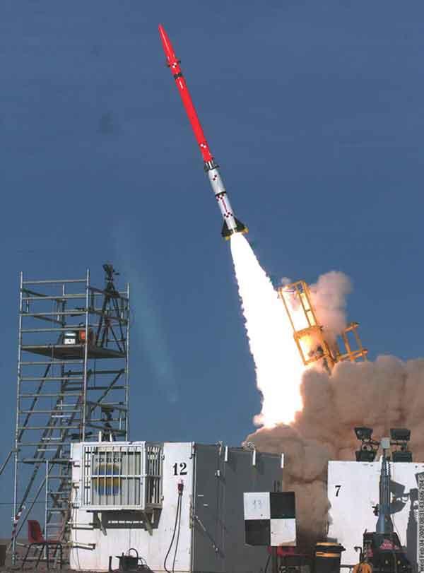 טיל ה"מהמם" מורכב משני שלבים ומסוגל ליירט מטרות בגובה של עד 15 ק"מ