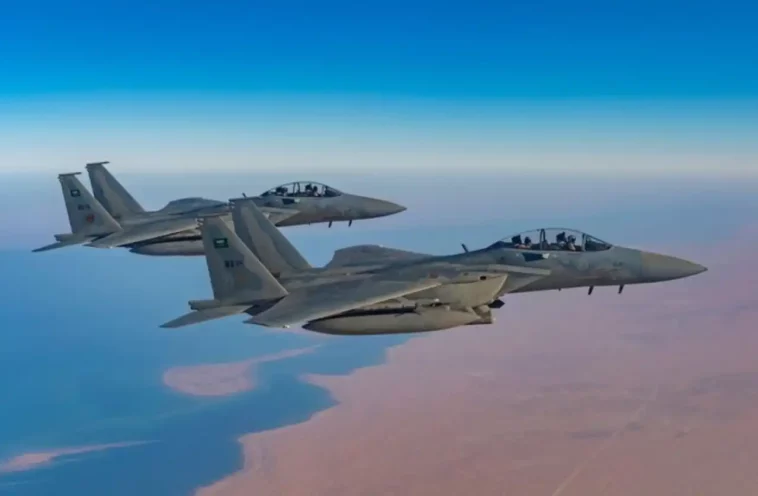 משרד ההגנה הסעודי מקיים מופעים אוויריים וימיים לרגל היום הלאומי ה-93
