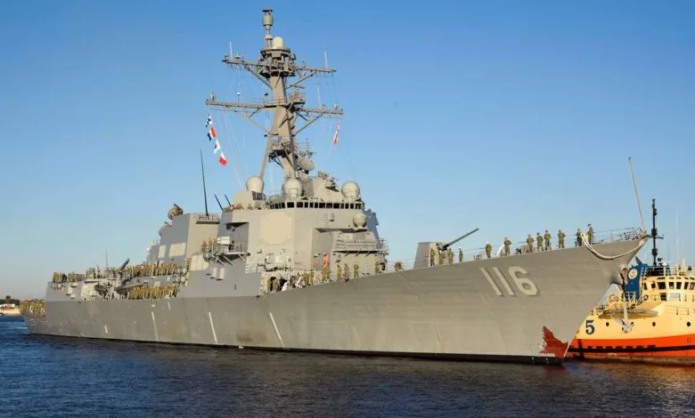 السفينة الأمريكية USS Thomas Hudner (DDG 116) تعترض طائرات حوثية مسيرة في البحر الأحمر