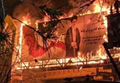 המצב באיראן מוגדר כ"ערב קריסה"-מטוסו של חמינאי מוכן להוציאו מהארץ ומשפחות בכירים שועטות לשדה התעופה. עדכונים אחרונים