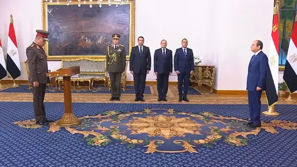 נשיא מצרים הדיח את שר ההגנה ומינה במקומו את רב אלוף  אשרף זאהר מפקד האקדמיה הצבאית